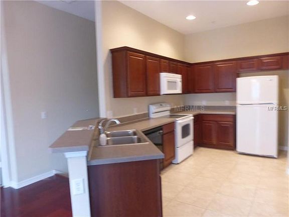 5th image of 3210 San Jacinto Cir #3210