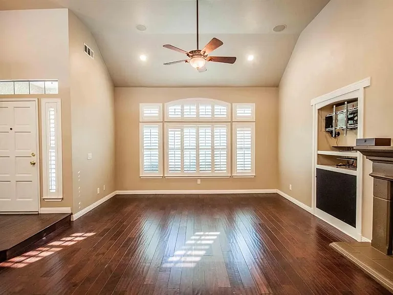 1838 E Shea Dr — Photo 5