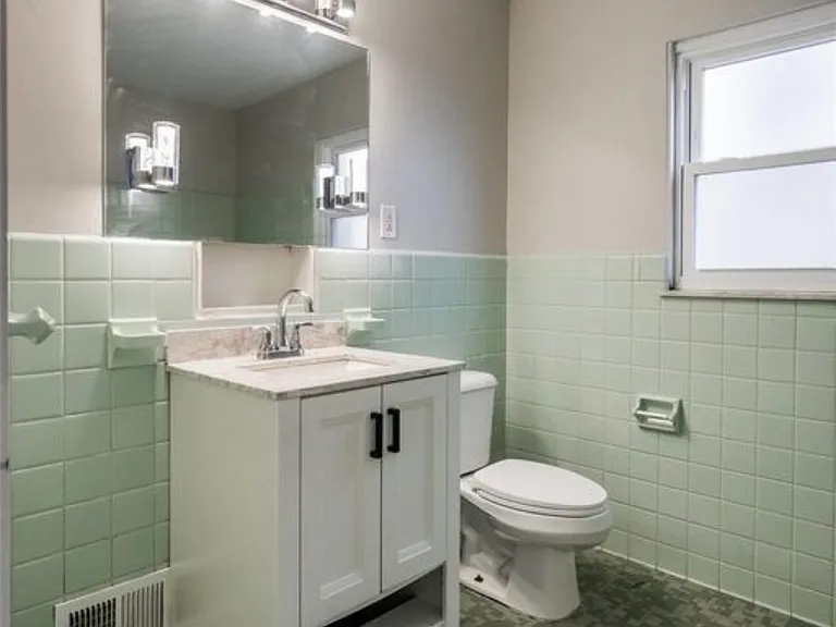 17136 Birchcrest Dr — Photo 13
