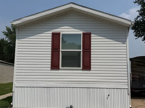 2300 79th Ave W Trailer 23, Rock Island, IL 61201