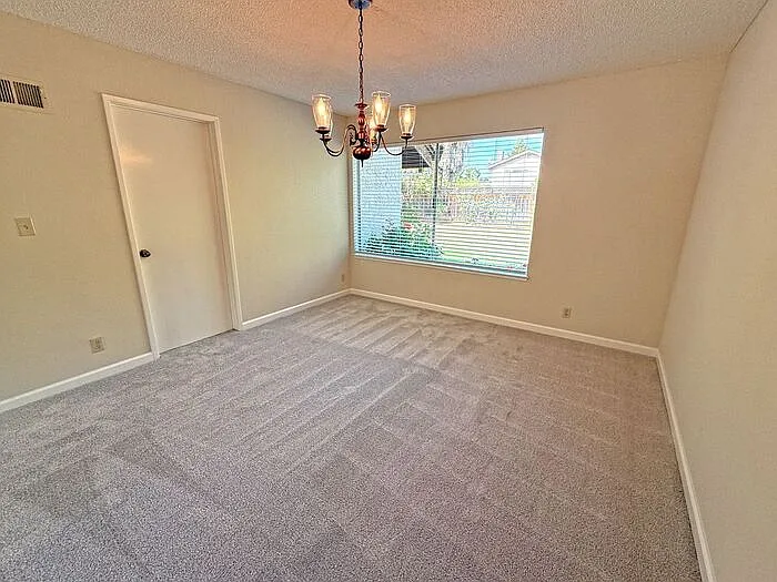 4 bed, 2.5 bath, 2176 sqft, $5,150 — Photo 3