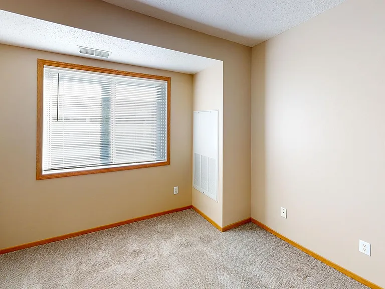 Dakota Park Apartments — Photo 29