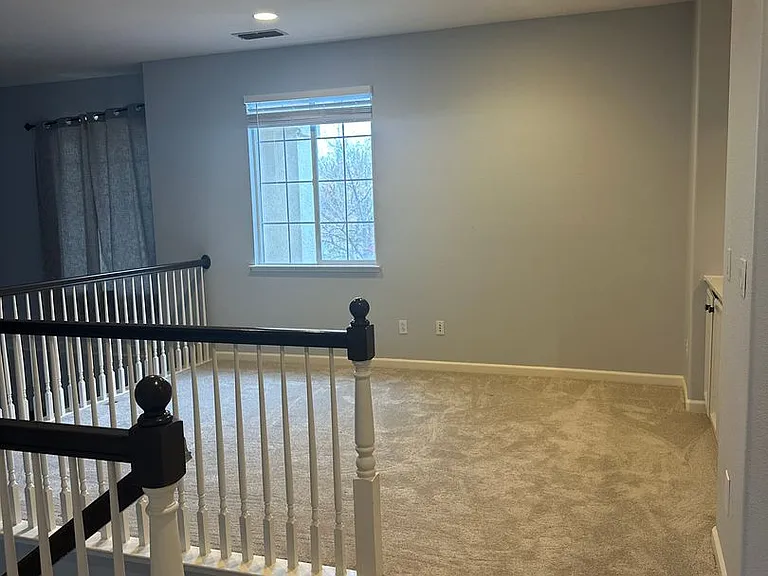 340 Lyman Cir — Photo 10