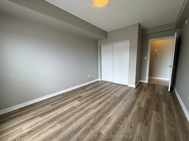 39 Ferndale Dr S #404 — Photo 10
