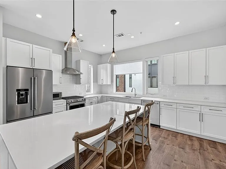 1214 Chelsea Cir NW — Photo 8