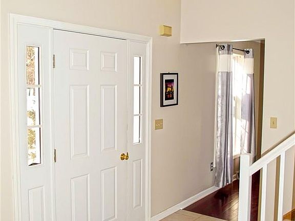 3rd image of 5 Whirlaway Blvd