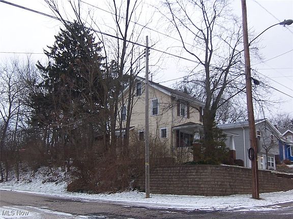 4th image of 135 Yonker St