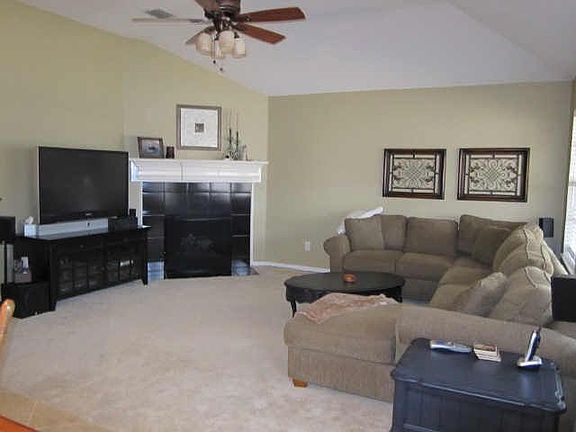 3rd image of 1217 Valley Oaks Dr