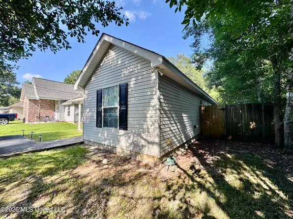 628 6th St, Pearl River, LA 70452