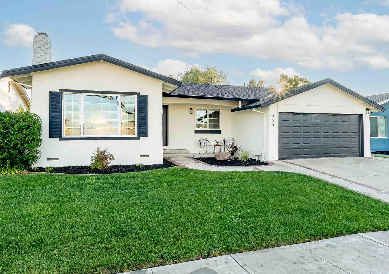 Stunning 4-Bedroom Home with Designer Finishes in Val Vista 05/10 Ready to Rent! — Photo 1
