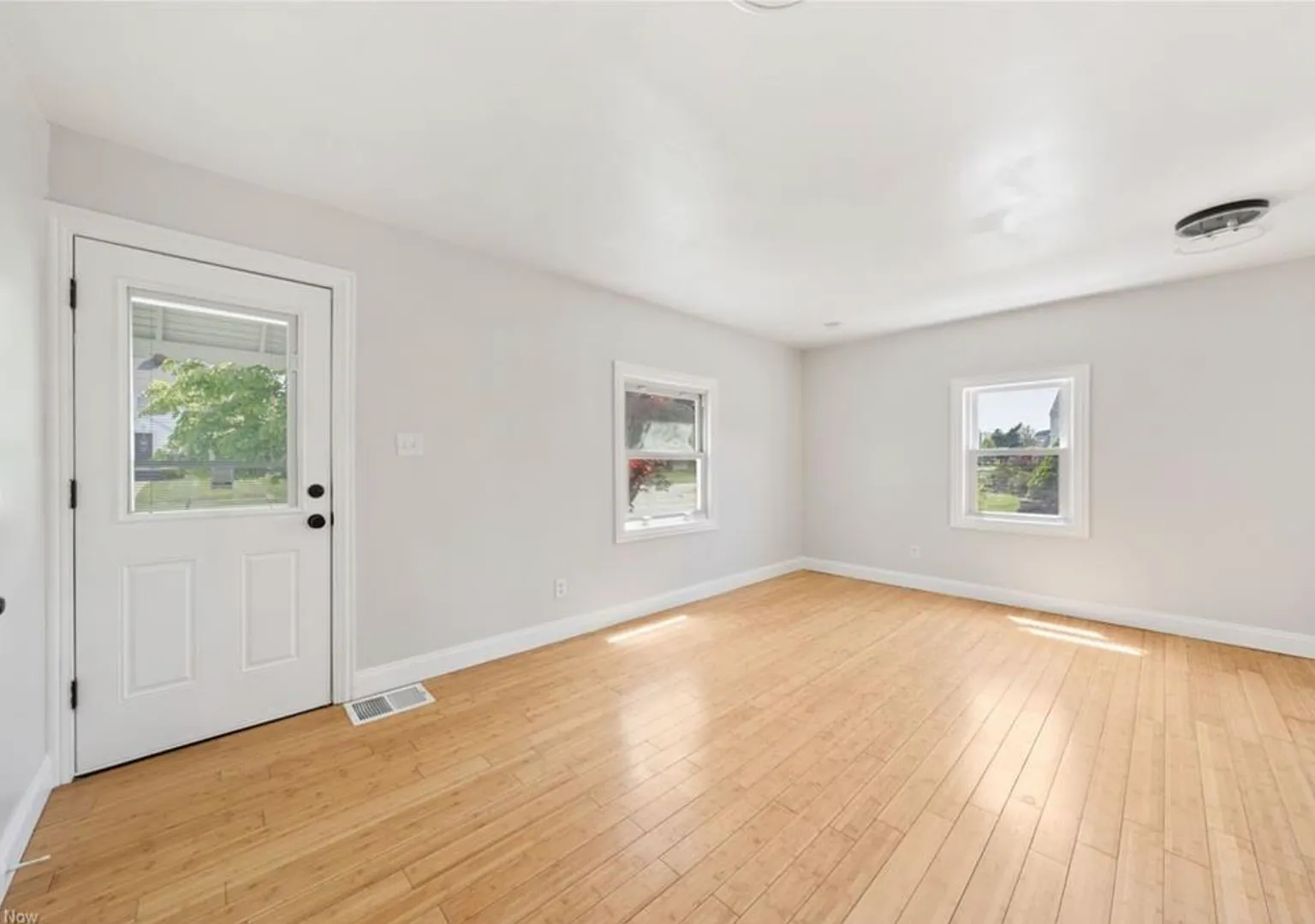 1282 Summit Dr — Photo 3