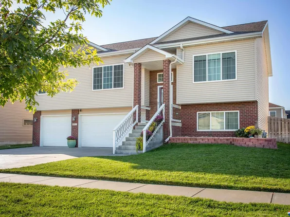 8911 Colby St, Lincoln, NE 68505