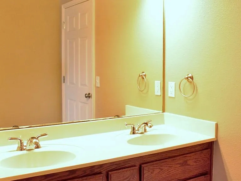 Large Upstairs Bathroom