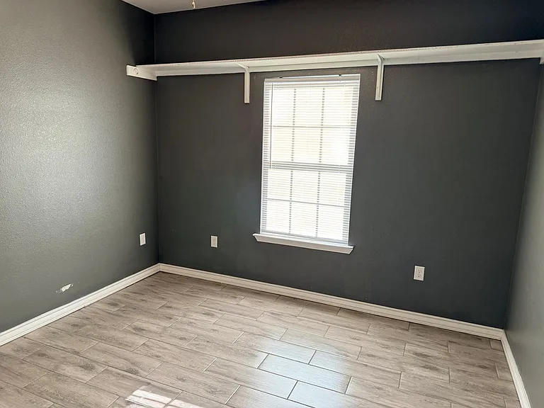 302 N Carver — Photo 21