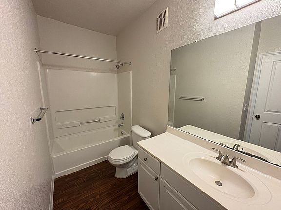 5th image of 1003 Hemingway Cir