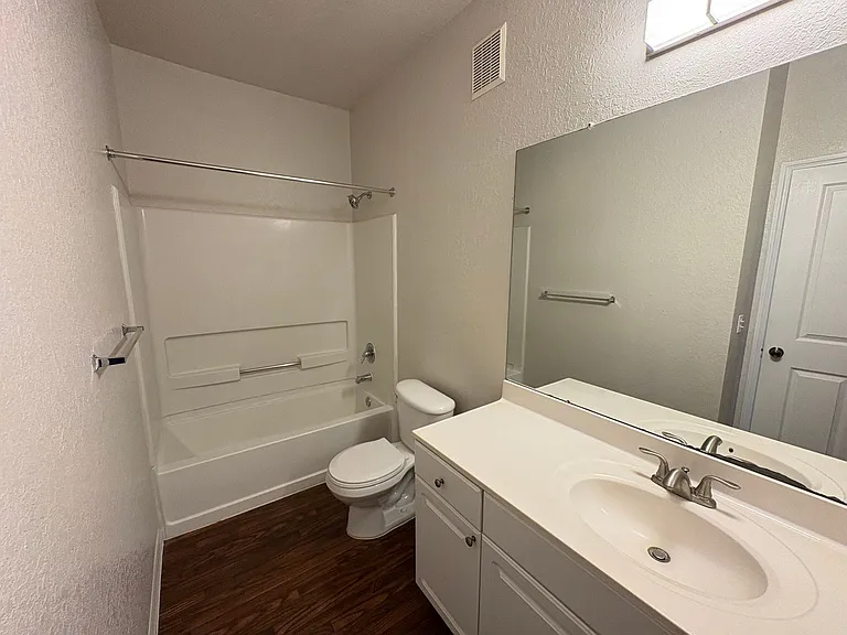 1003 Hemingway Cir — Photo 5