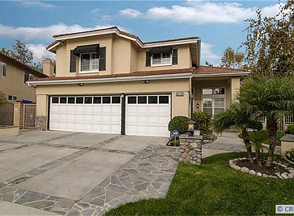 End of cul-de-sac with great curb appeal