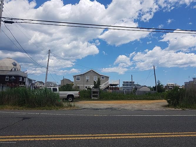 1st image of 1276 E Bay Ave