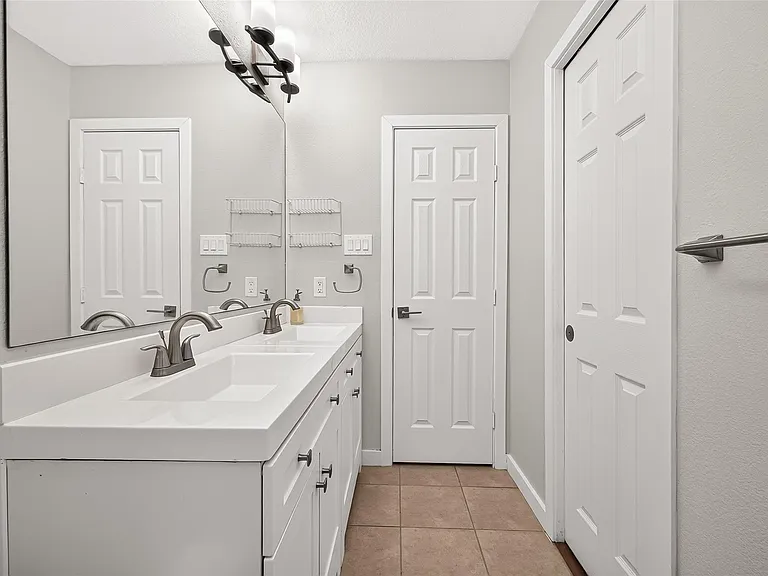 12930 Kimberley Ln — Photo 42