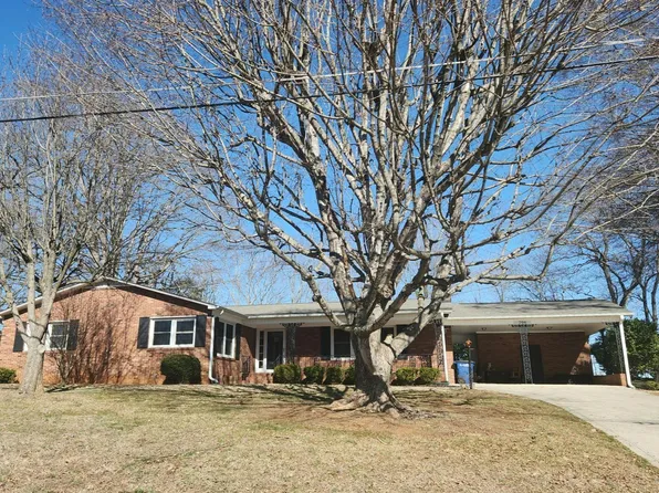 706 Hedrick Dr, Statesville, NC 28677