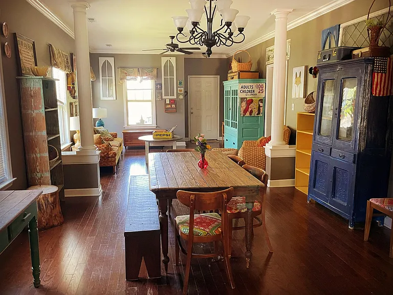 View front kitchen to front door