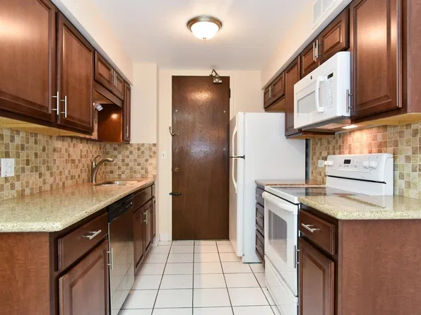 6007 N Sheridan Rd APT 5G, Chicago, IL 60660