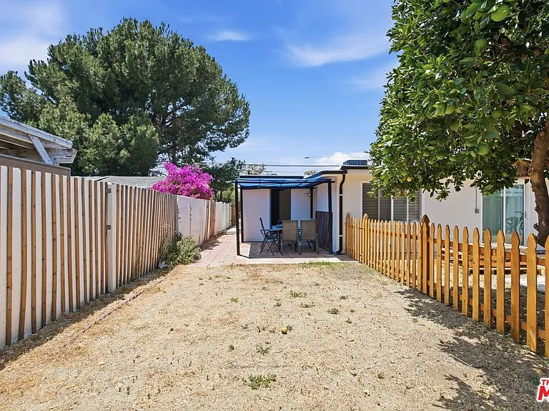 10530 Zelzah Ave — Photo 13