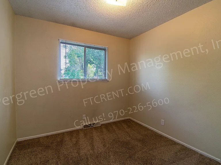 1912 W Plum St — Photo 17