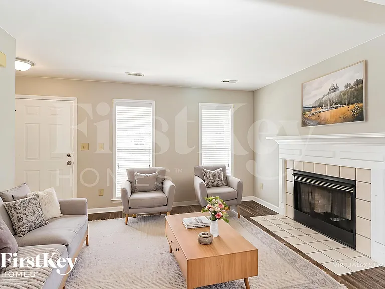 8102 Kingston Dr — Photo 4