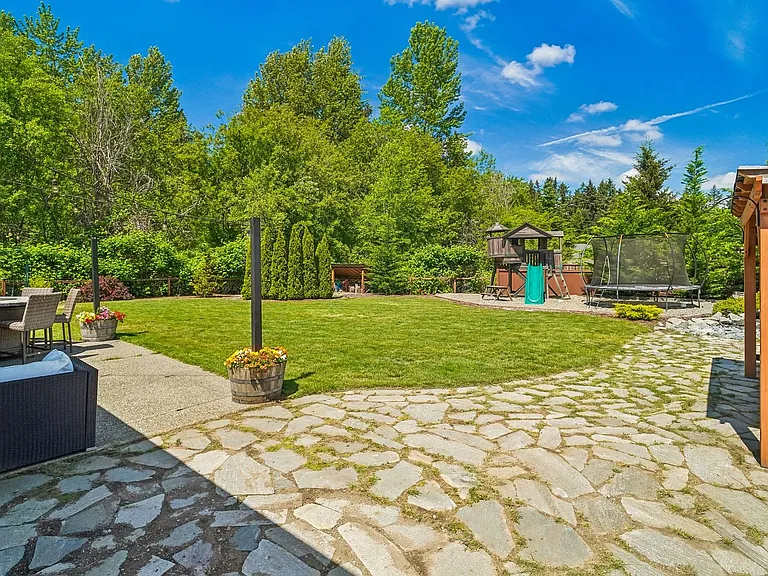 853 SW Norpoint Ct — Photo 49