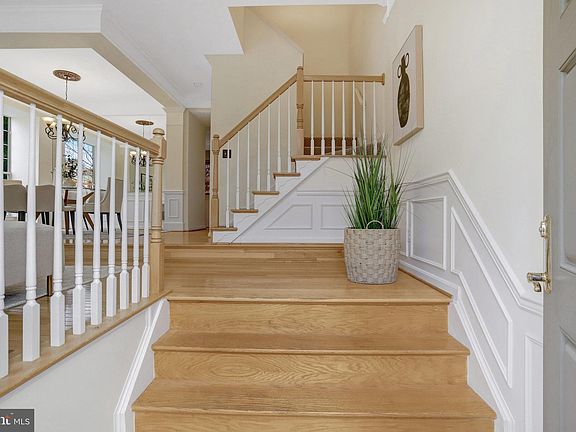 4th image of 51 Arell Ct