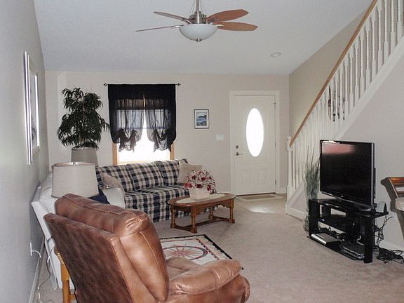 2nd image of 170 Sandy Ct Unit 6