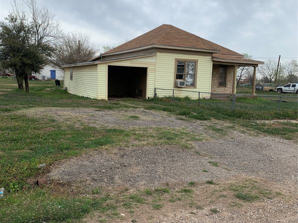 301 E 4th St, Quanah, TX 79252