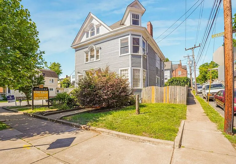1122 Caroline St #1 — Photo 3