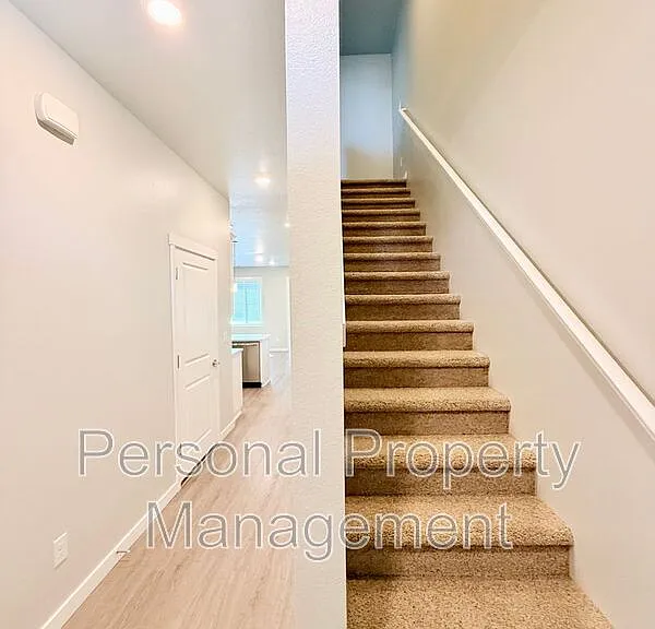 417 NE Repass Rd #2 — Photo 2