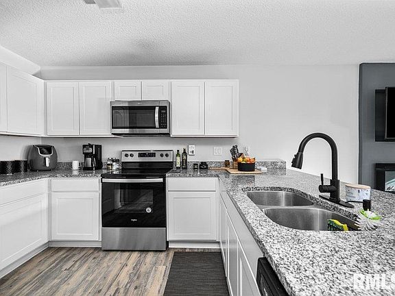 3rd image of 3329 Covington Dr