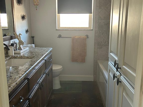 4th image of 325 S Ranchwood Manor Dr