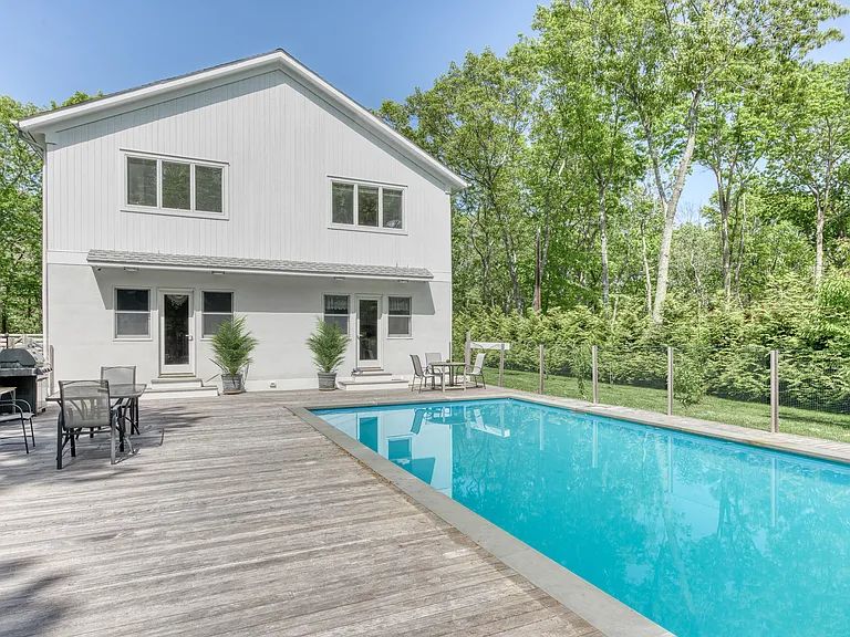16 Manor Ln — Photo 4