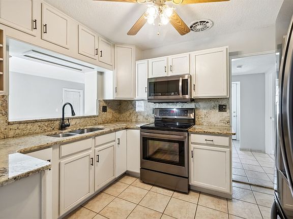 3rd image of 1360 Murray Dr