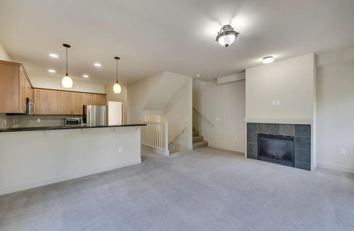 2115 201st Pl SE — Photo 4