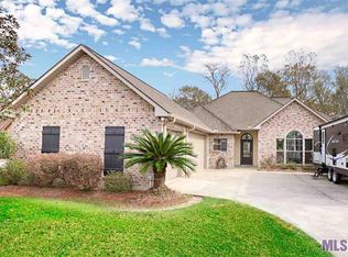 2416 N Twin Circle Ave, Gonzales, LA 70737