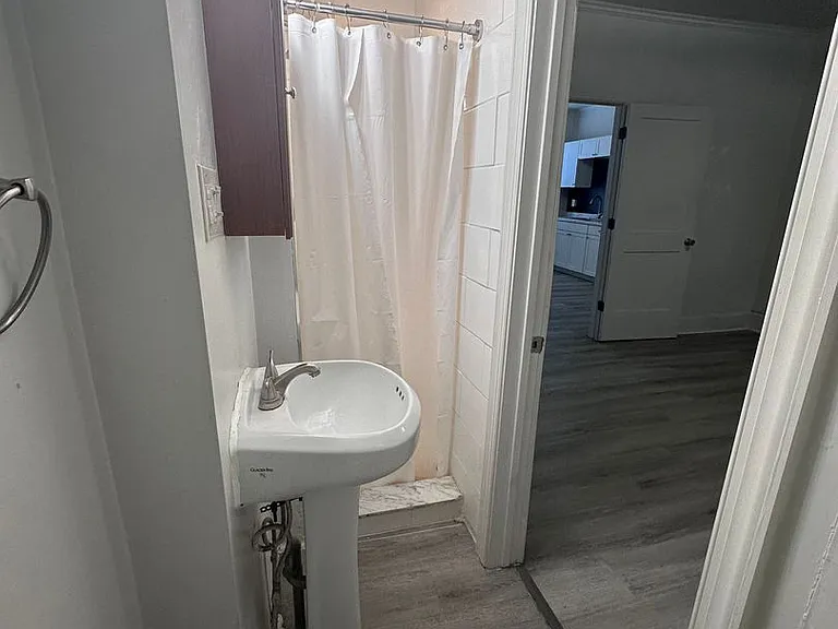 422 W Orange St — Photo 5