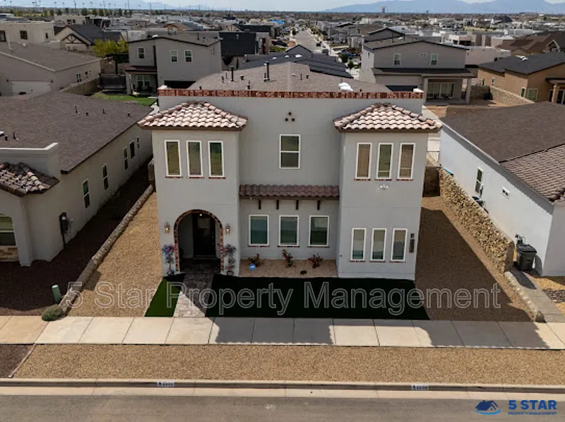 5 bed, 3.5 bath, 2916 sqft, $2,800 — Photo 3