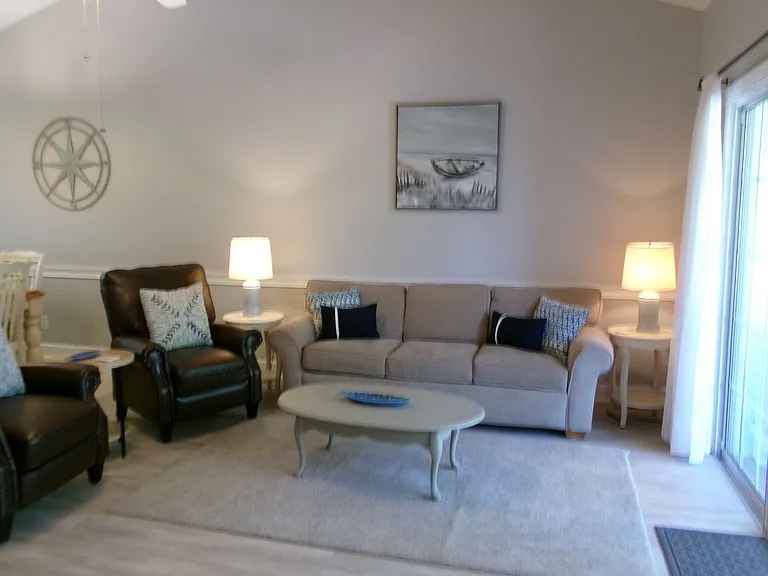 682 Riverwalk Dr #303 — Photo 9