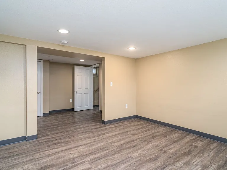 405 4th Ave N. — Photo 3