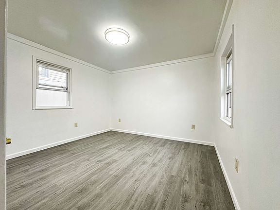 5th image of 682 New Dorp Ln #R