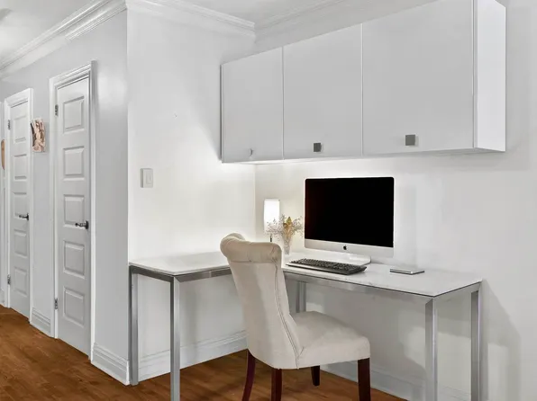 301 East 62nd Street image 5 of 12