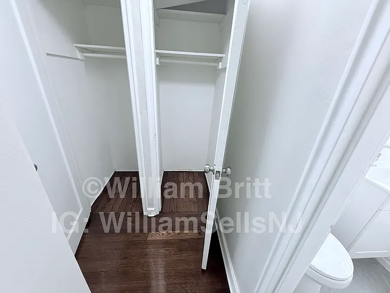 500-502 Alma Ter #B4 — Photo 10