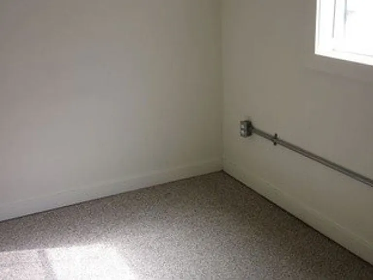 530 W C St — Photo 5
