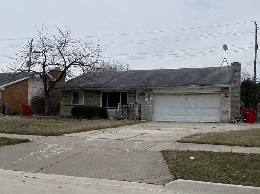 2nd image of 27820 E Larkmoor Dr